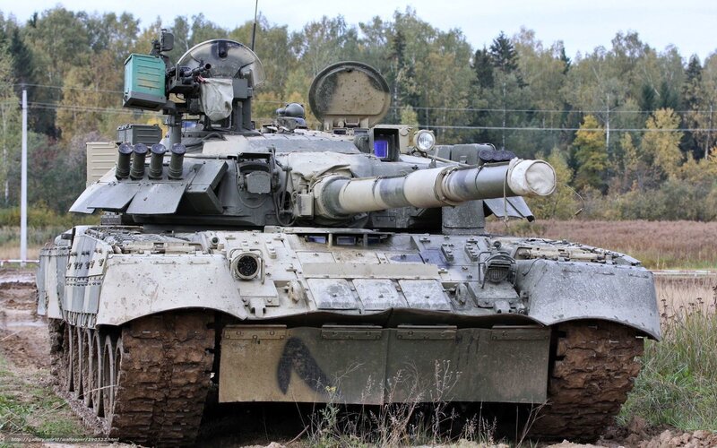 T-72 Tank in Field — Green