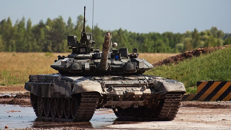 T-90 Tank in Field — Green