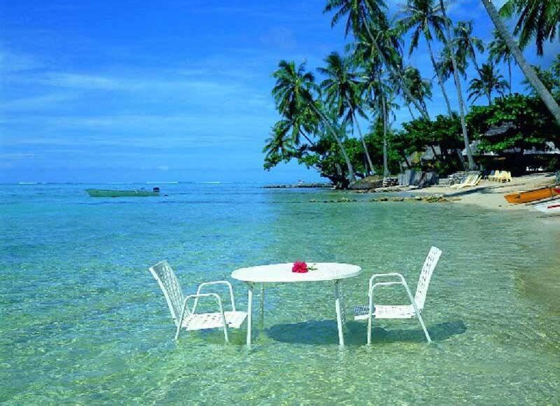 Table and Chairs in Water — Blue