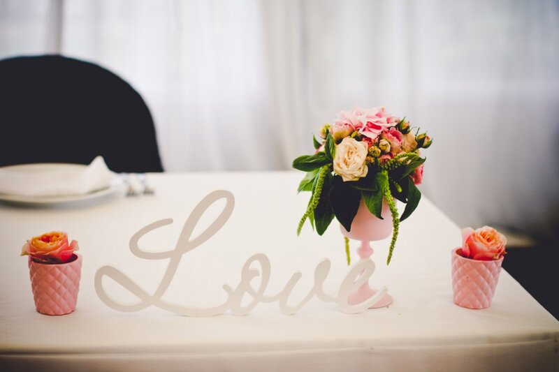 Table Centerpiece with Flowers — Pink