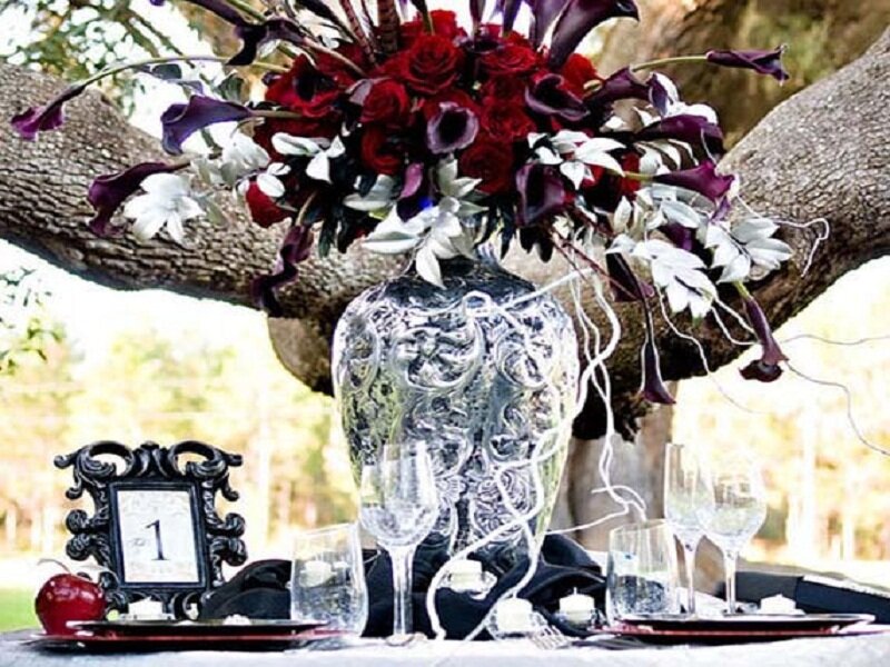 Table Centerpiece with Flowers