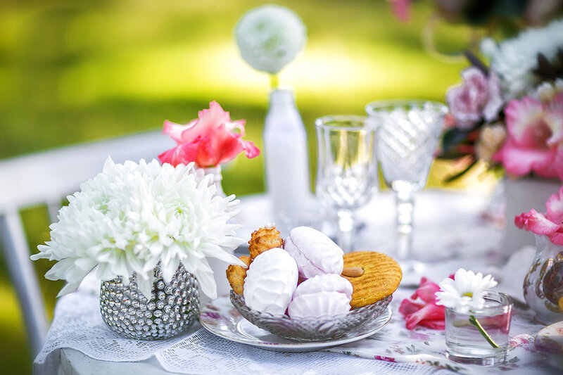 Table Setting with Flowers — White, Serene