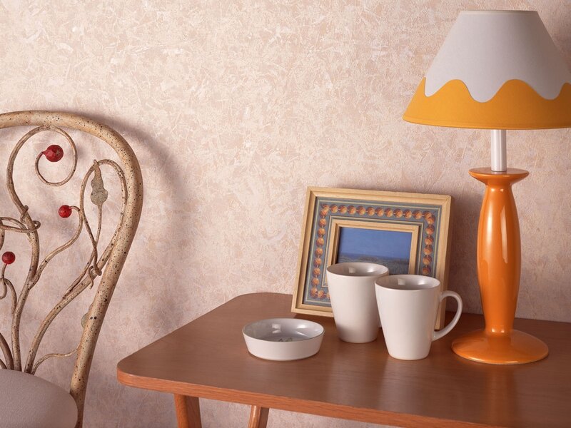 table with lamp and mugs