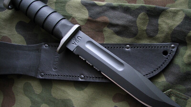tactical knife with sheath