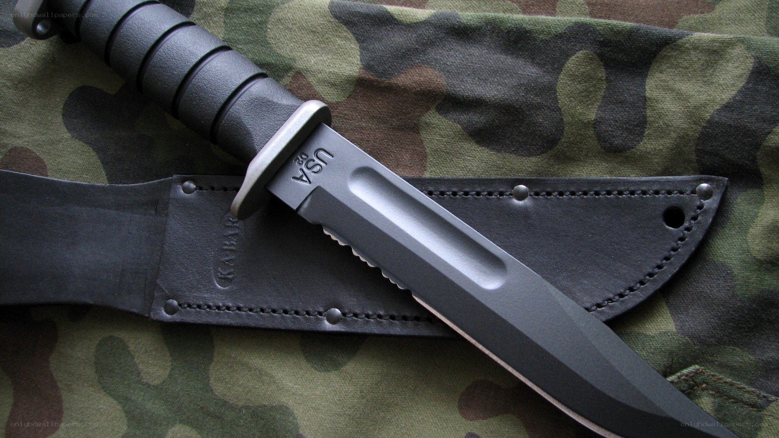 tactical knife with sheath