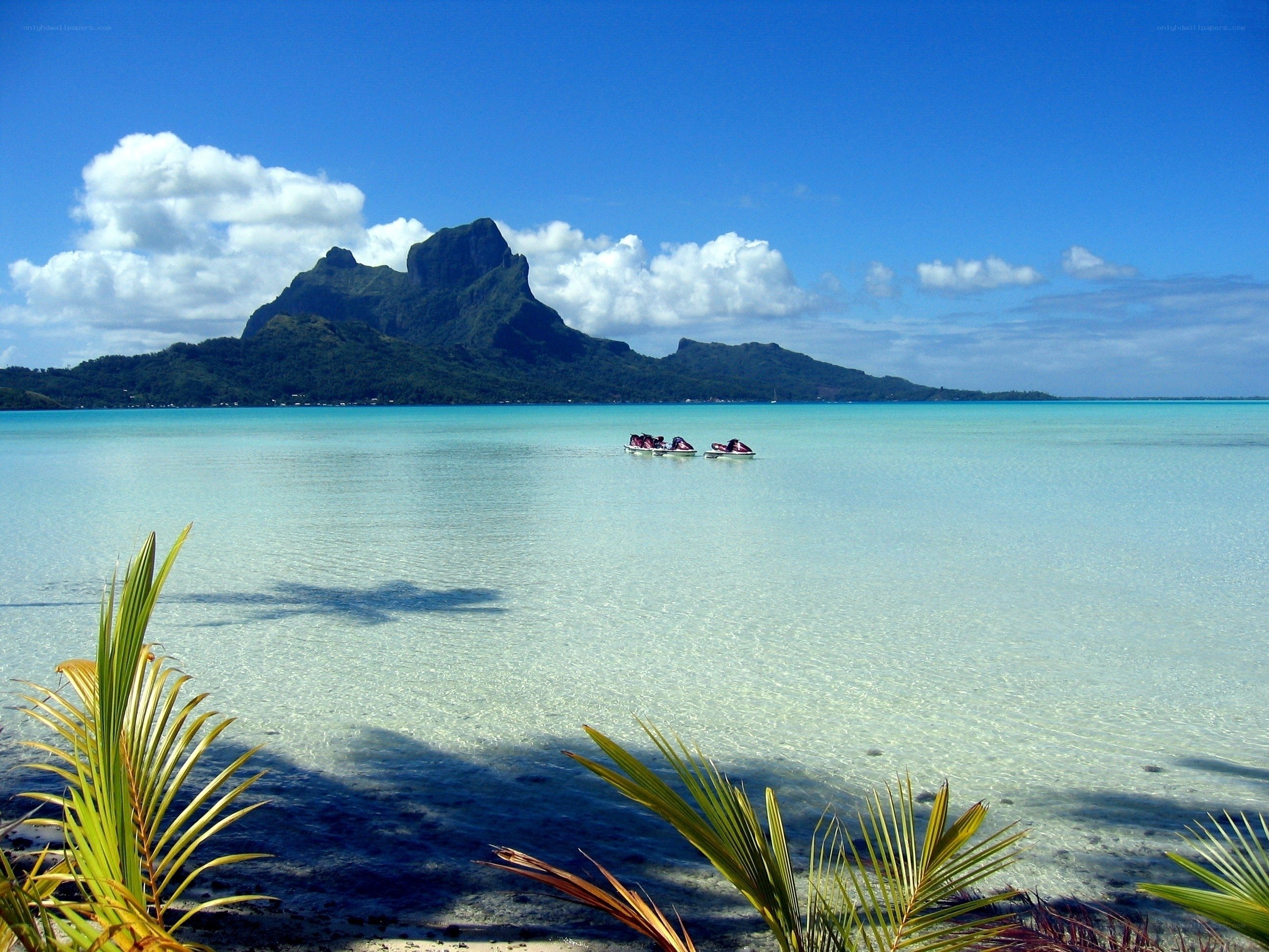 Tahitian lagoon with Mount Otemanu