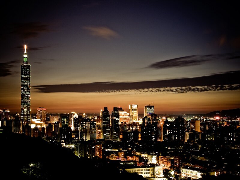 Taipei 101 Skyscraper — Black