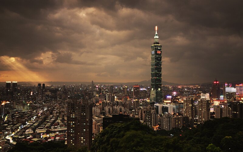 Taipei 101 Skyscraper — Dark
