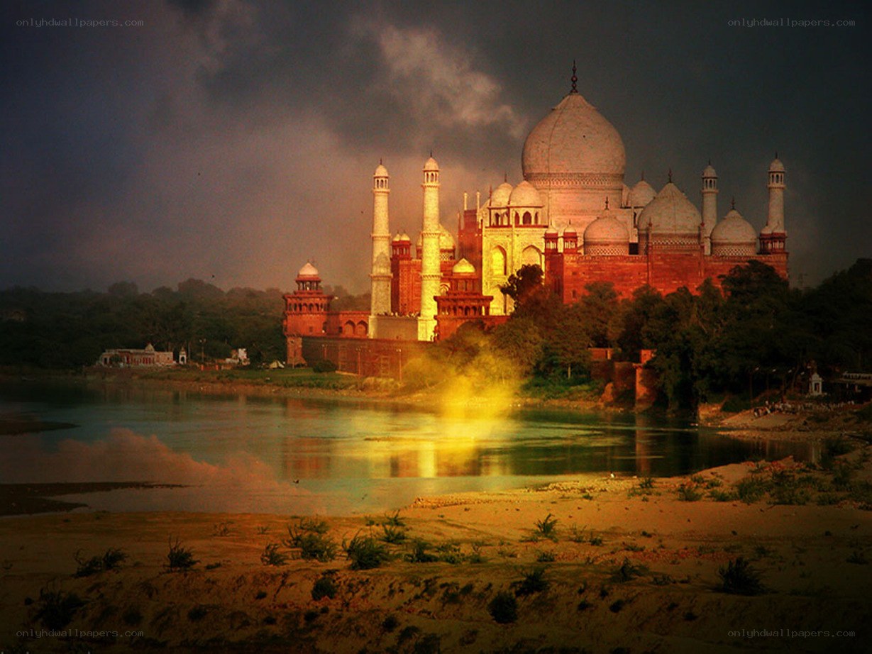 Taj Mahal at dusk