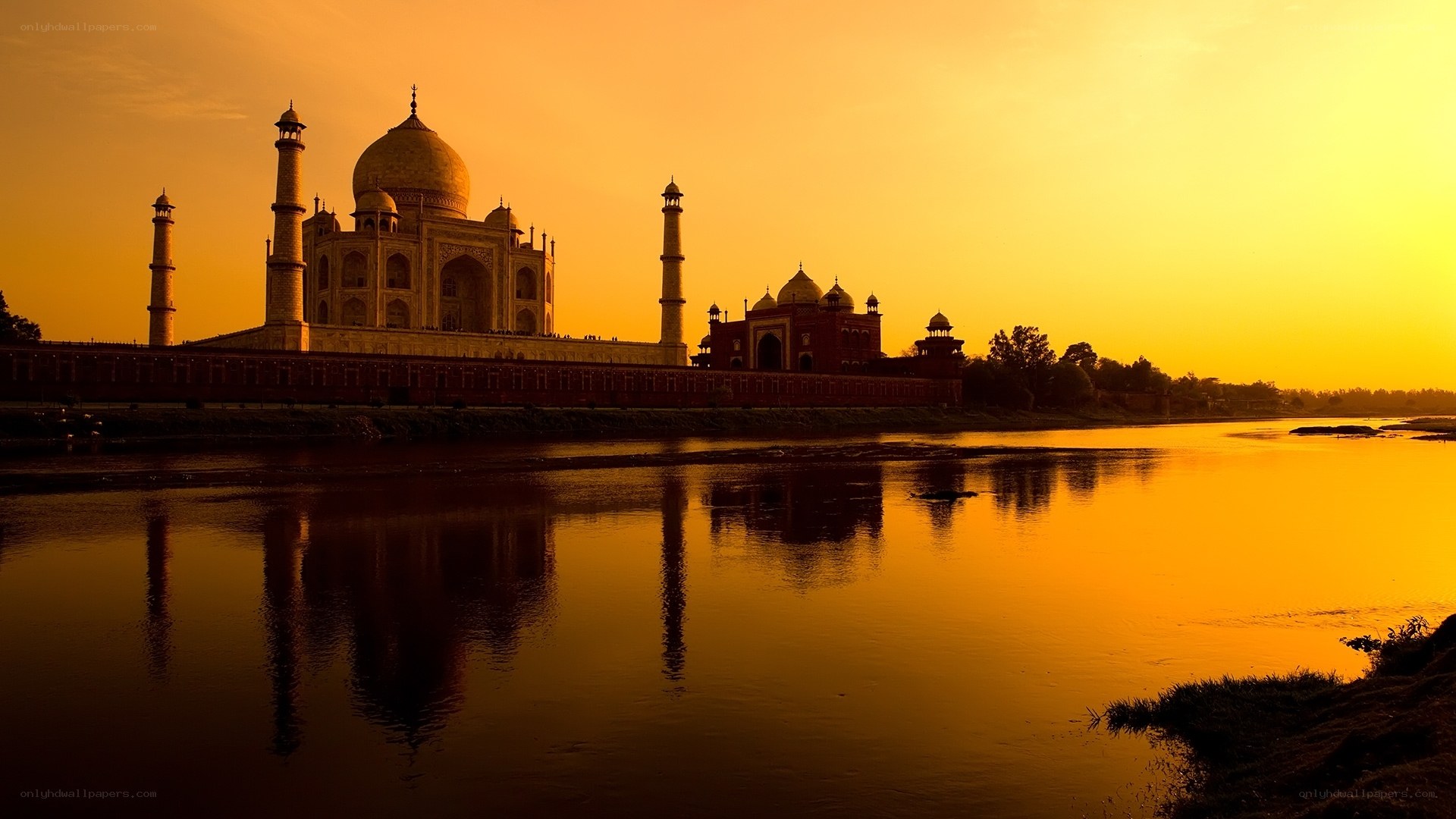 Taj Mahal at sunset