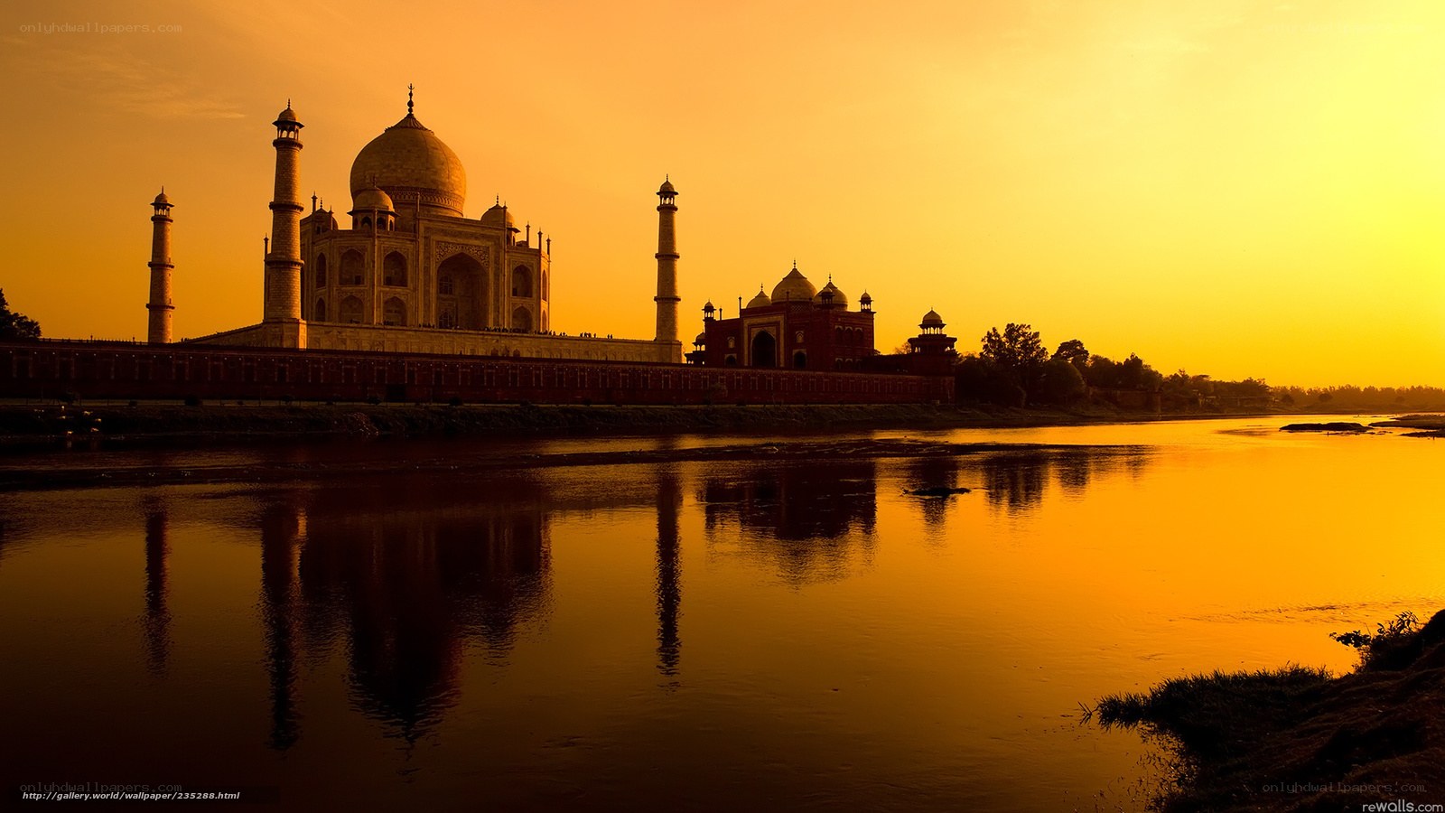 Taj Mahal at sunset