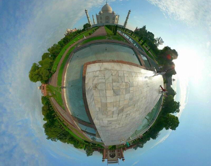 Taj Mahal in a tiny world