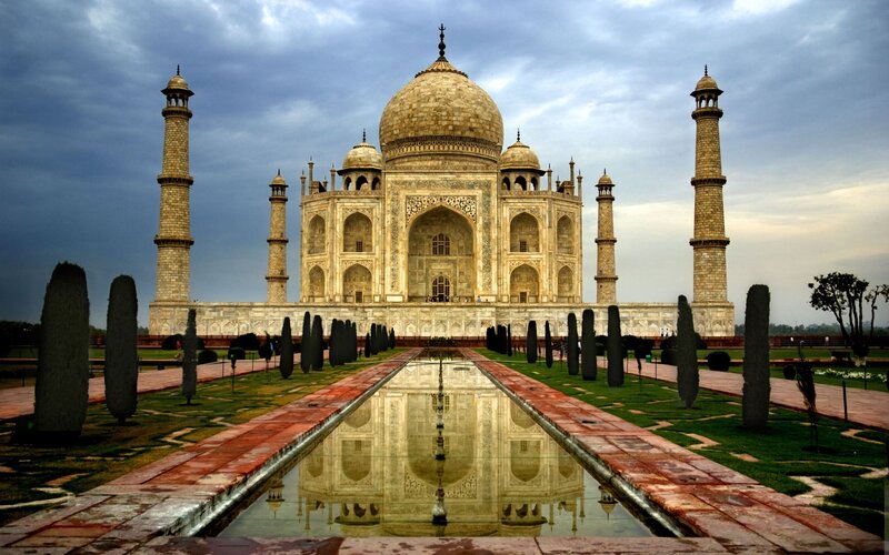 Taj Mahal Mausoleum — White, Dramatic