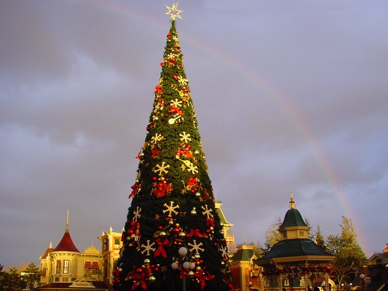 Tall Decorated Christmas Tree — Green