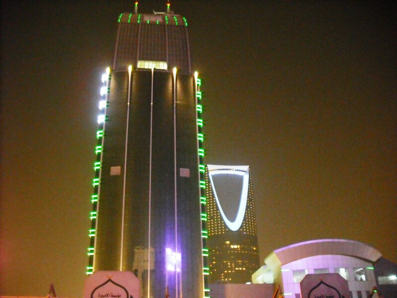 Tall Skyscraper at Night — Black