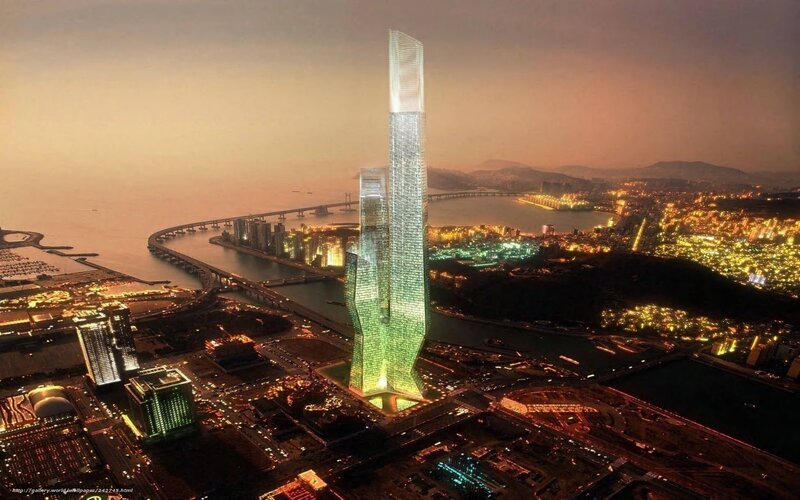 Tall Skyscraper at Night — Green, Dramatic
