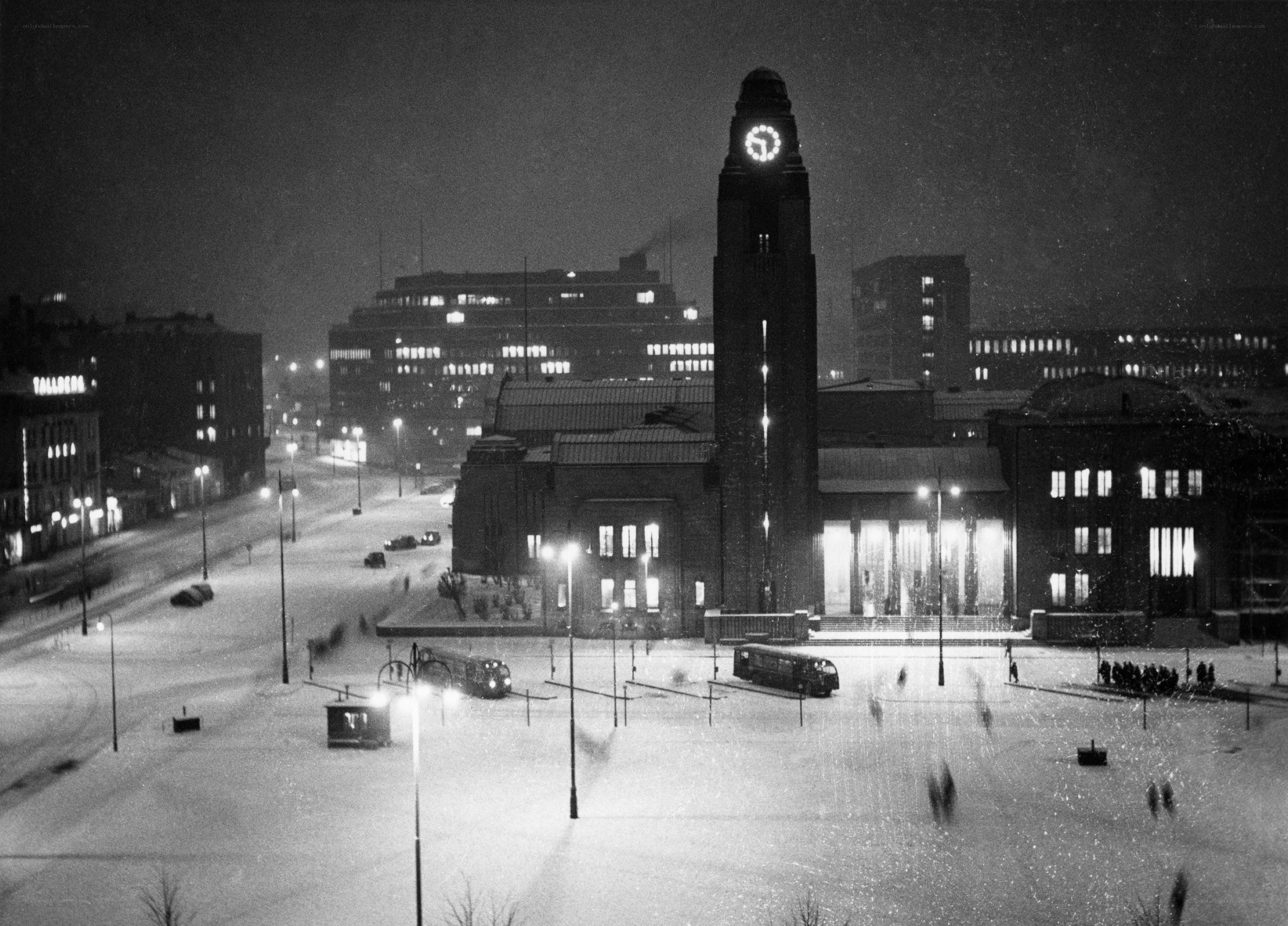 Tallinn Central Station at night