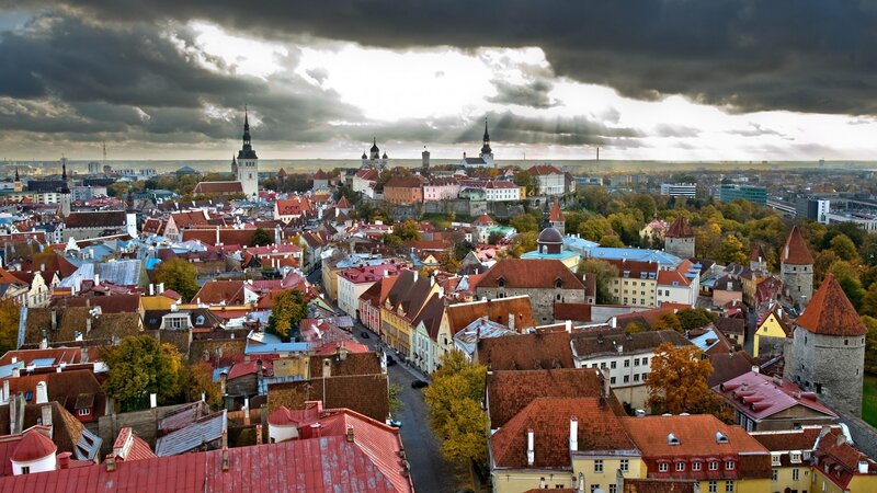 Tallinn Old Town — Red