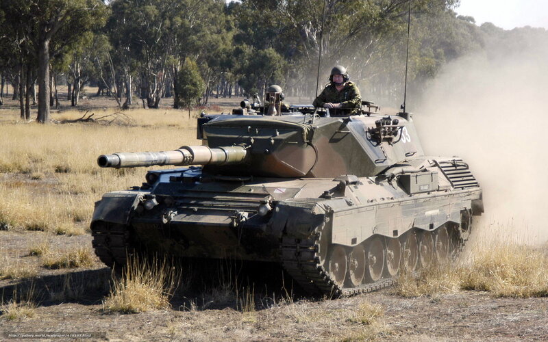 Tank in Field — Green