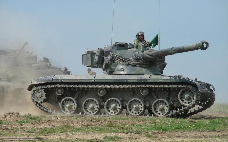Tank in Motion — Green