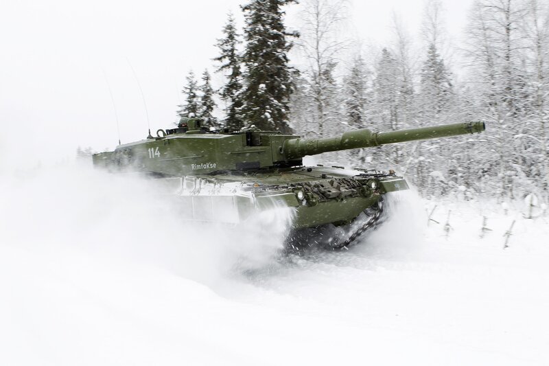 Tank in Snow — Green