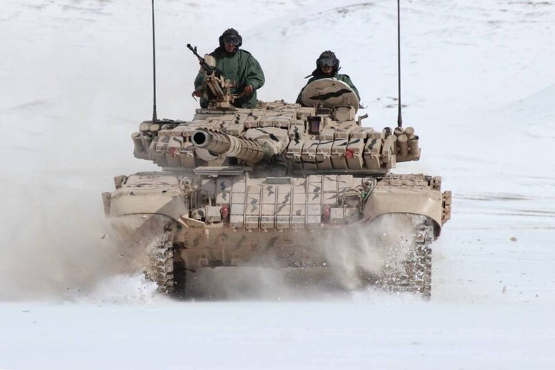 Tank in Snow — White
