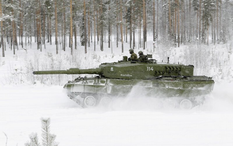 Tank in Snowy Forest — Green, Cold, Winter