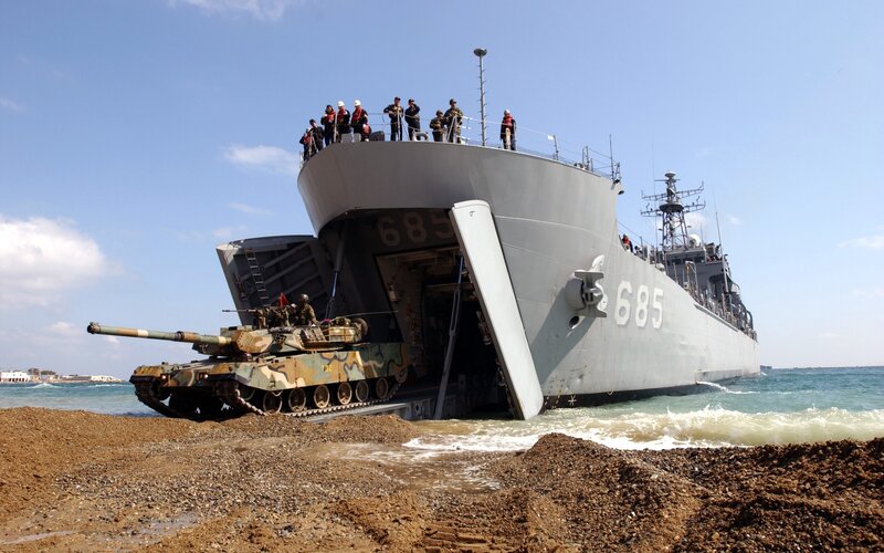 Tank landing from naval vessel