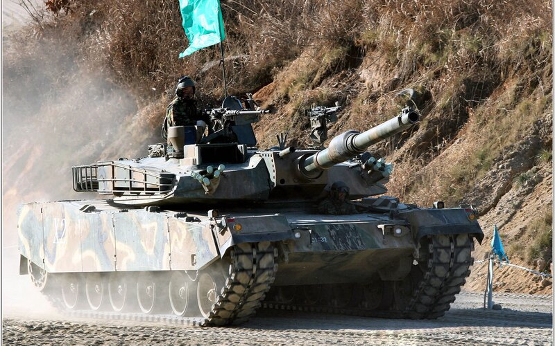 Tank on Dirt Road — Green, Action