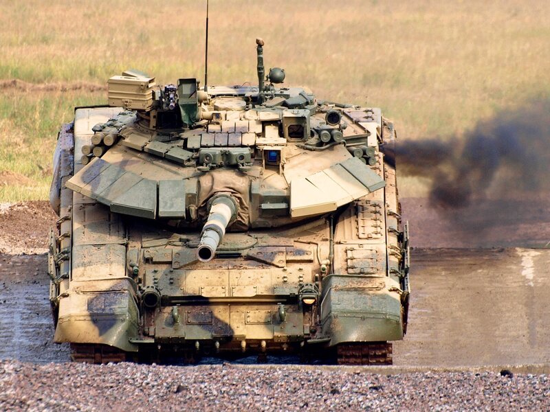 Tank on Muddy Ground — Green