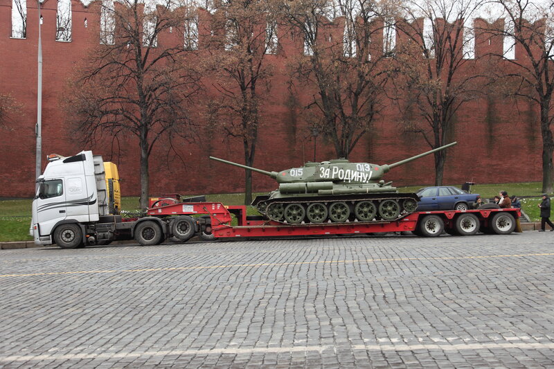 Tank transport near Kremlin