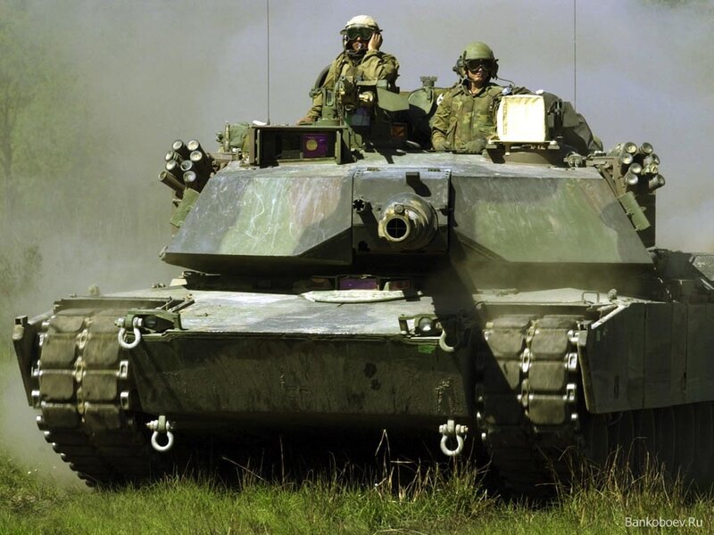 Tank with Soldiers — Green