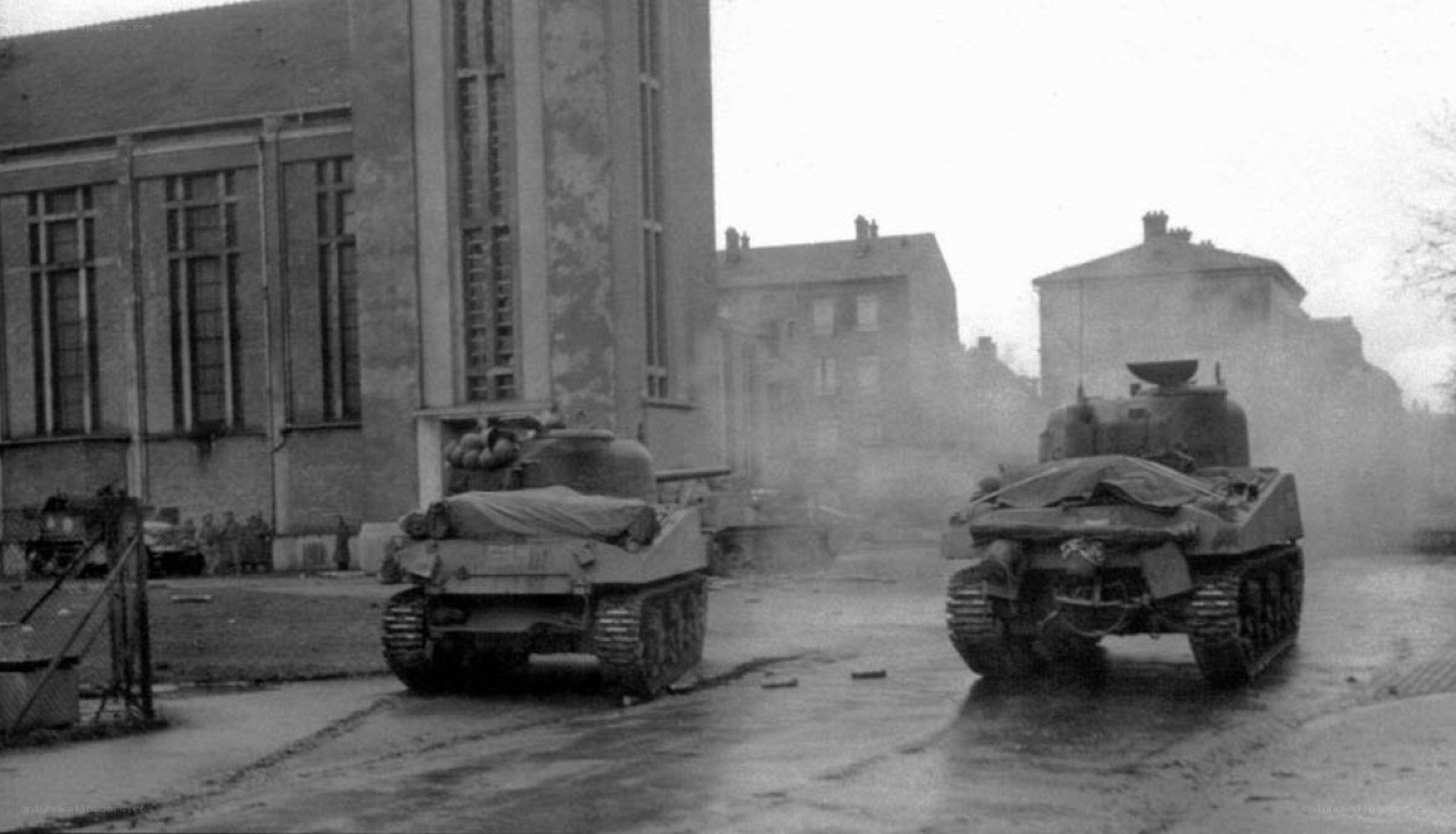 Tanks in a war-torn city