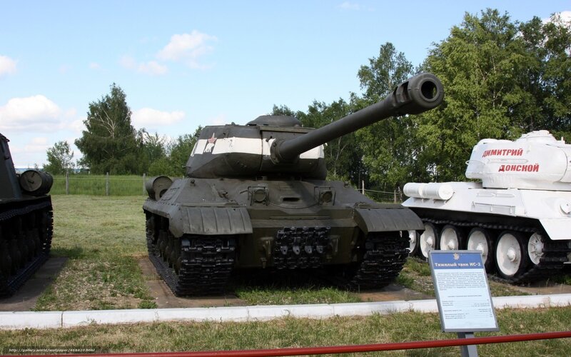 Tanks on Display — Green