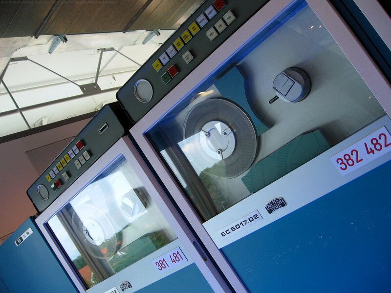 Tape storage machines