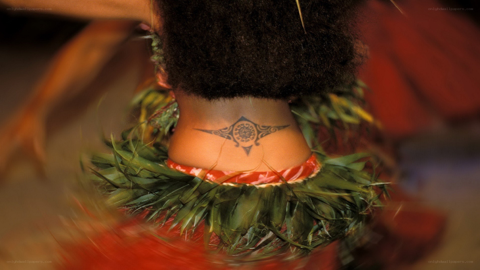 tattooed dancer in leaf skirt