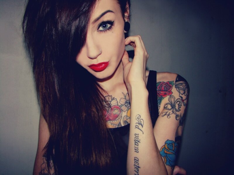 tattooed woman with red lipstick