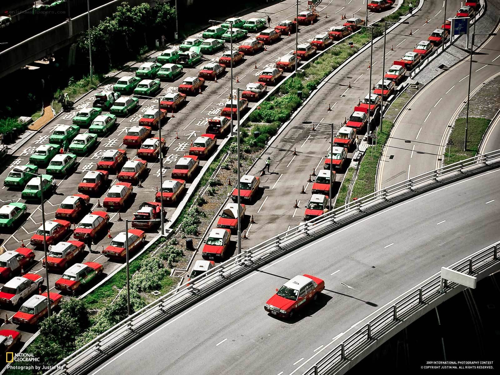 Taxi queues on a highway