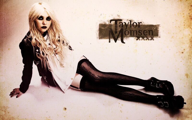 Taylor Momsen in black and white