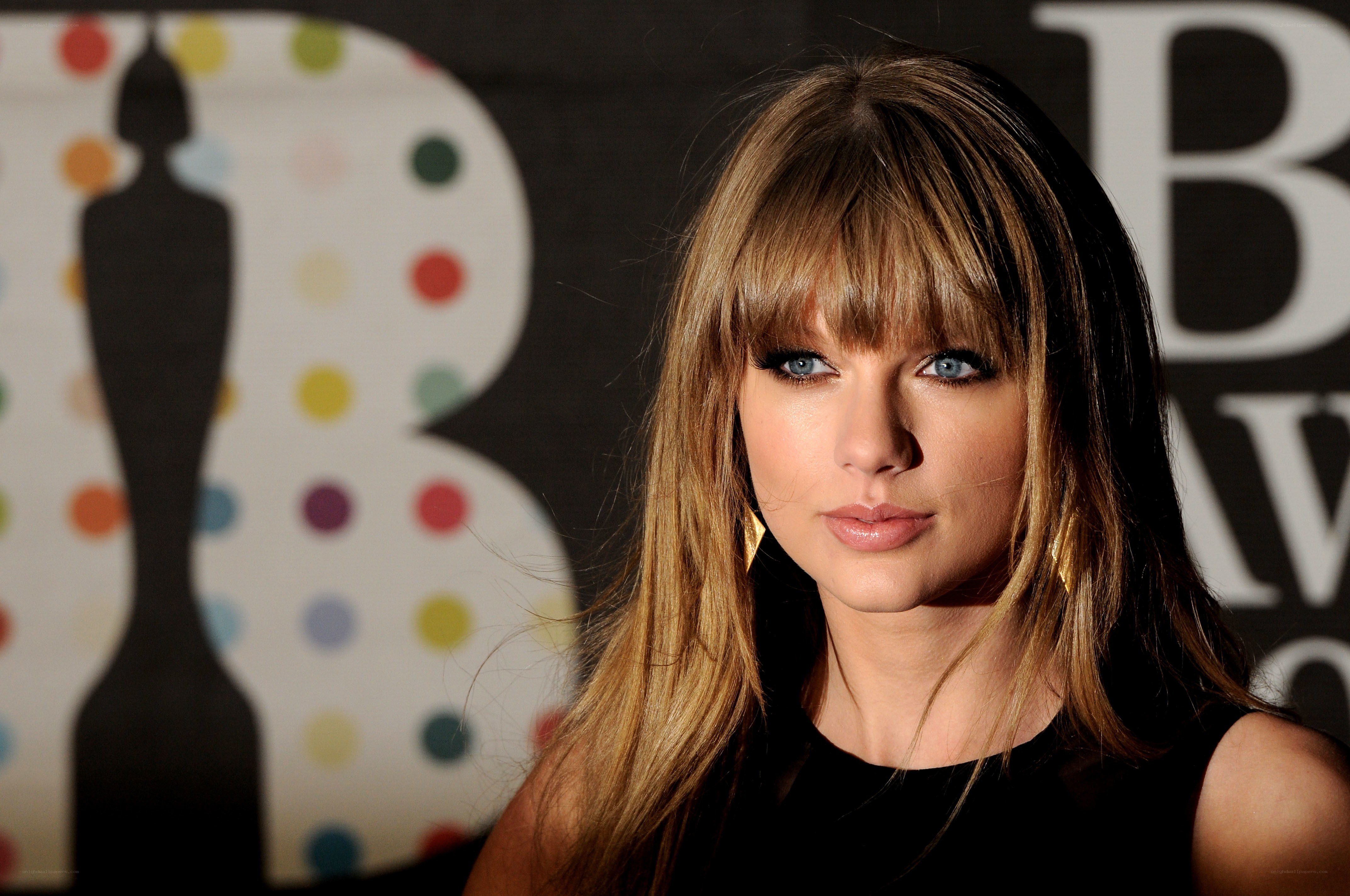 Taylor Swift at an awards event