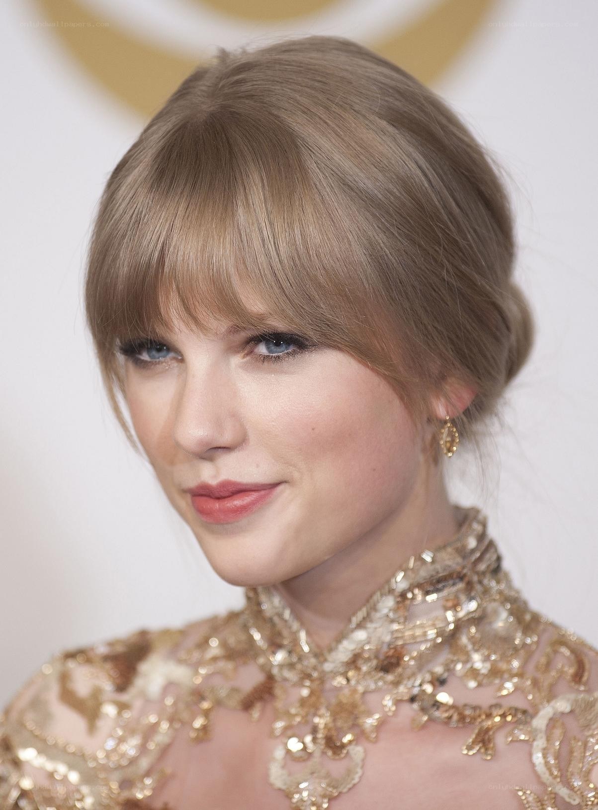 Taylor Swift at an awards event