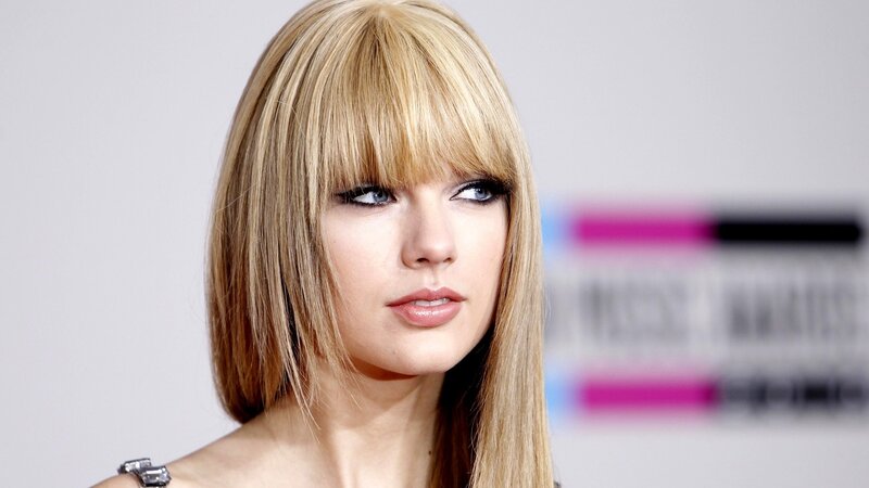 Taylor Swift at an awards show