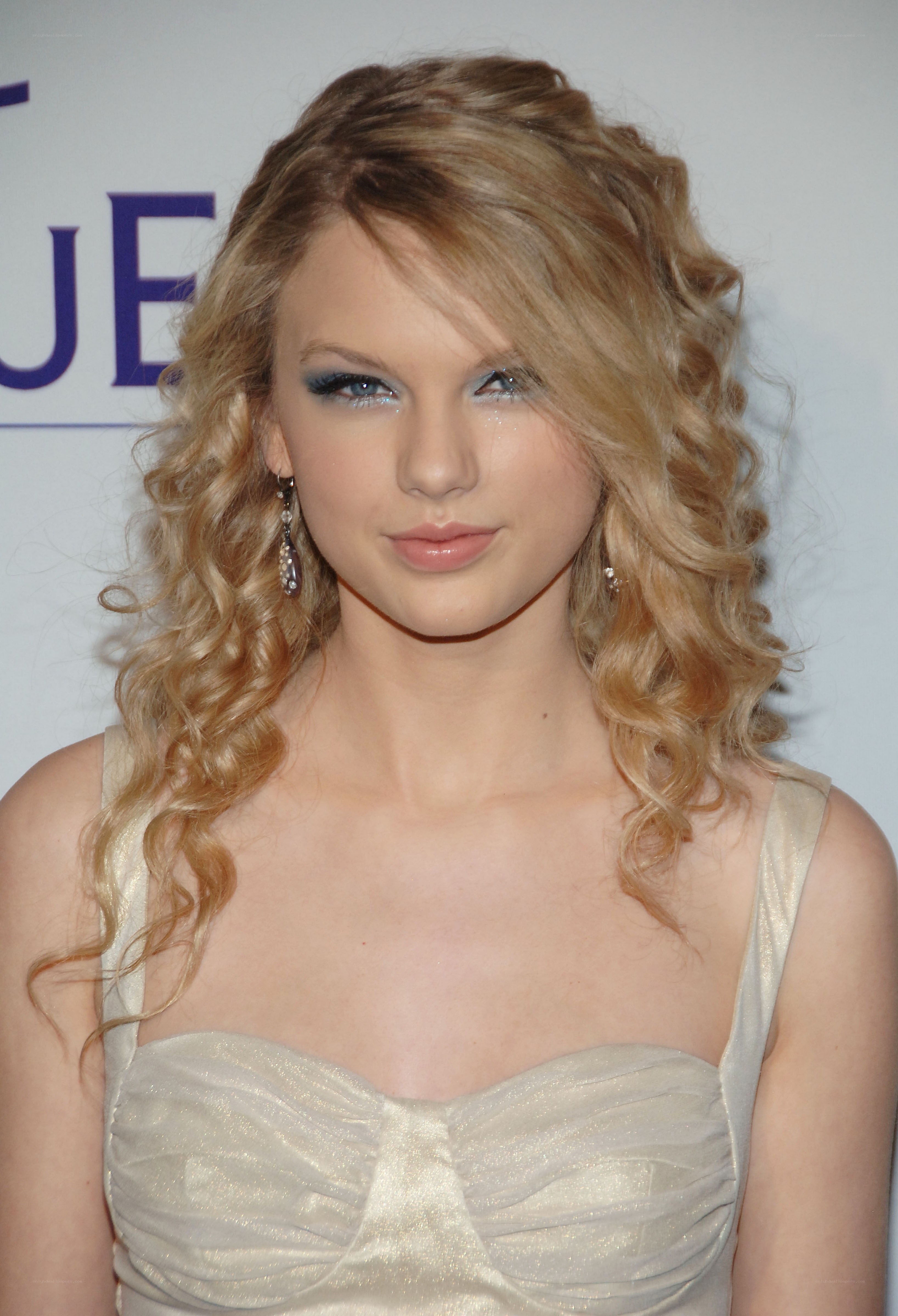 Taylor Swift at an event