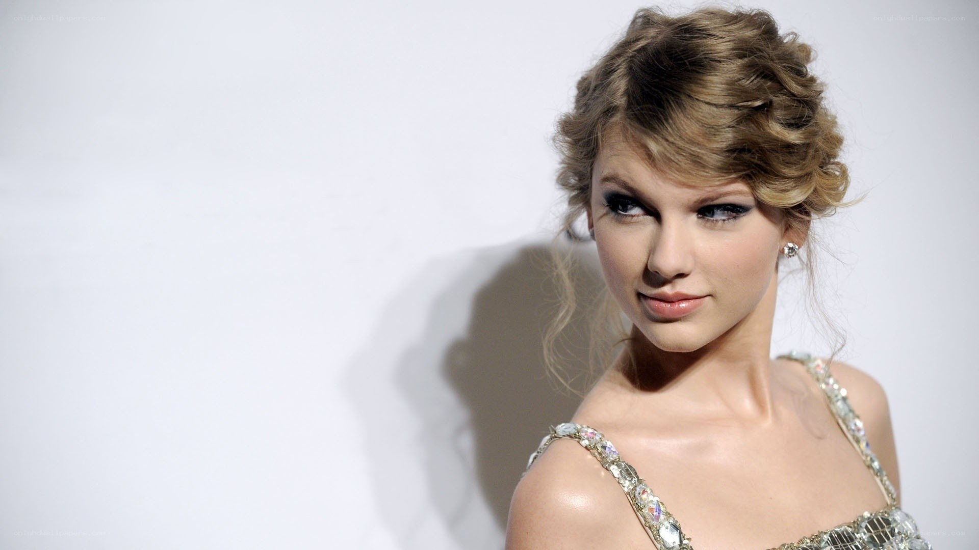 Taylor Swift at an event