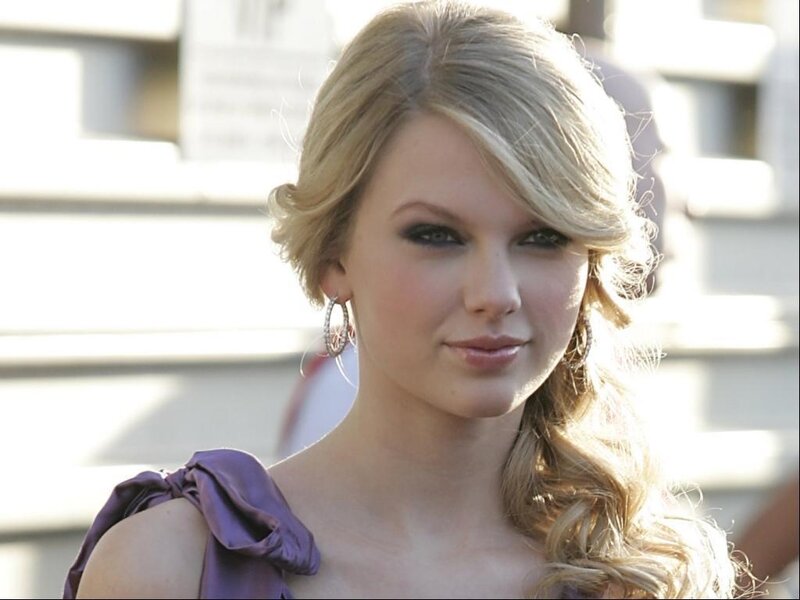Taylor Swift at an event