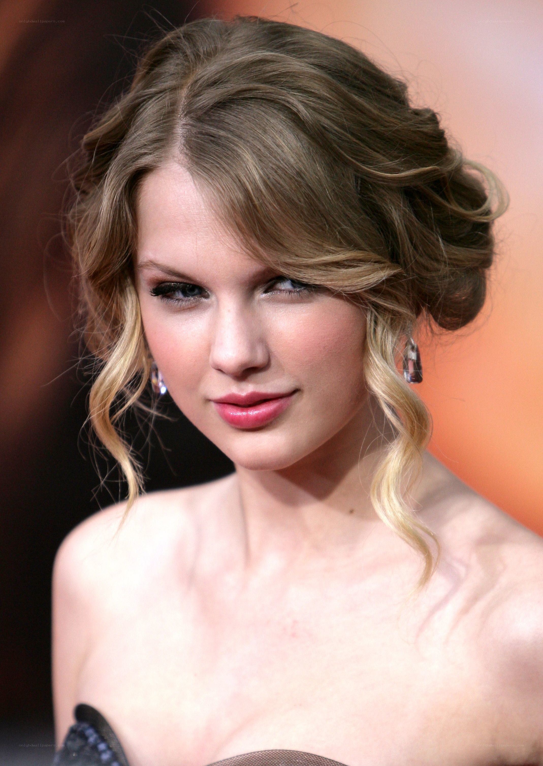 Taylor Swift at an event