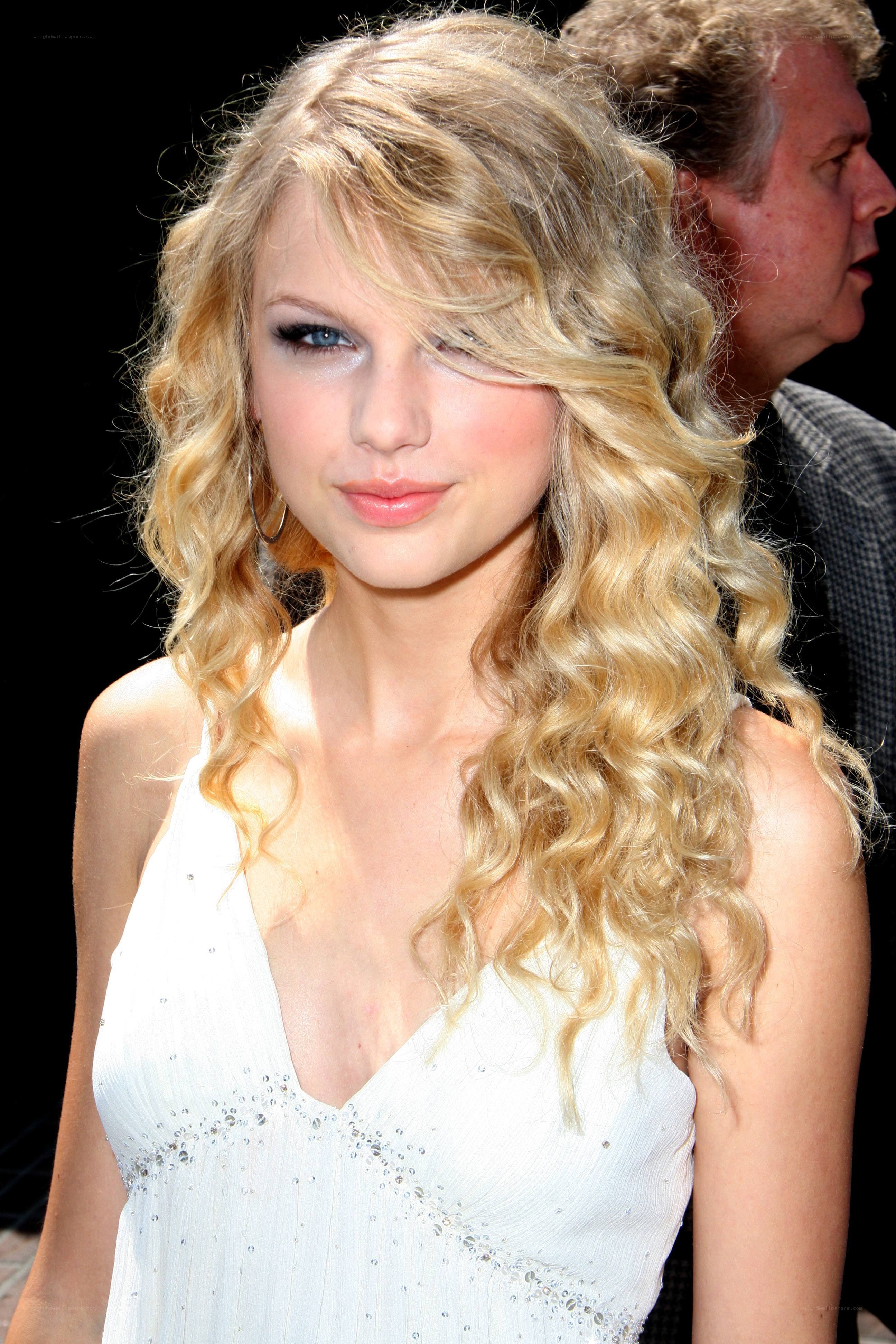 Taylor Swift at an event