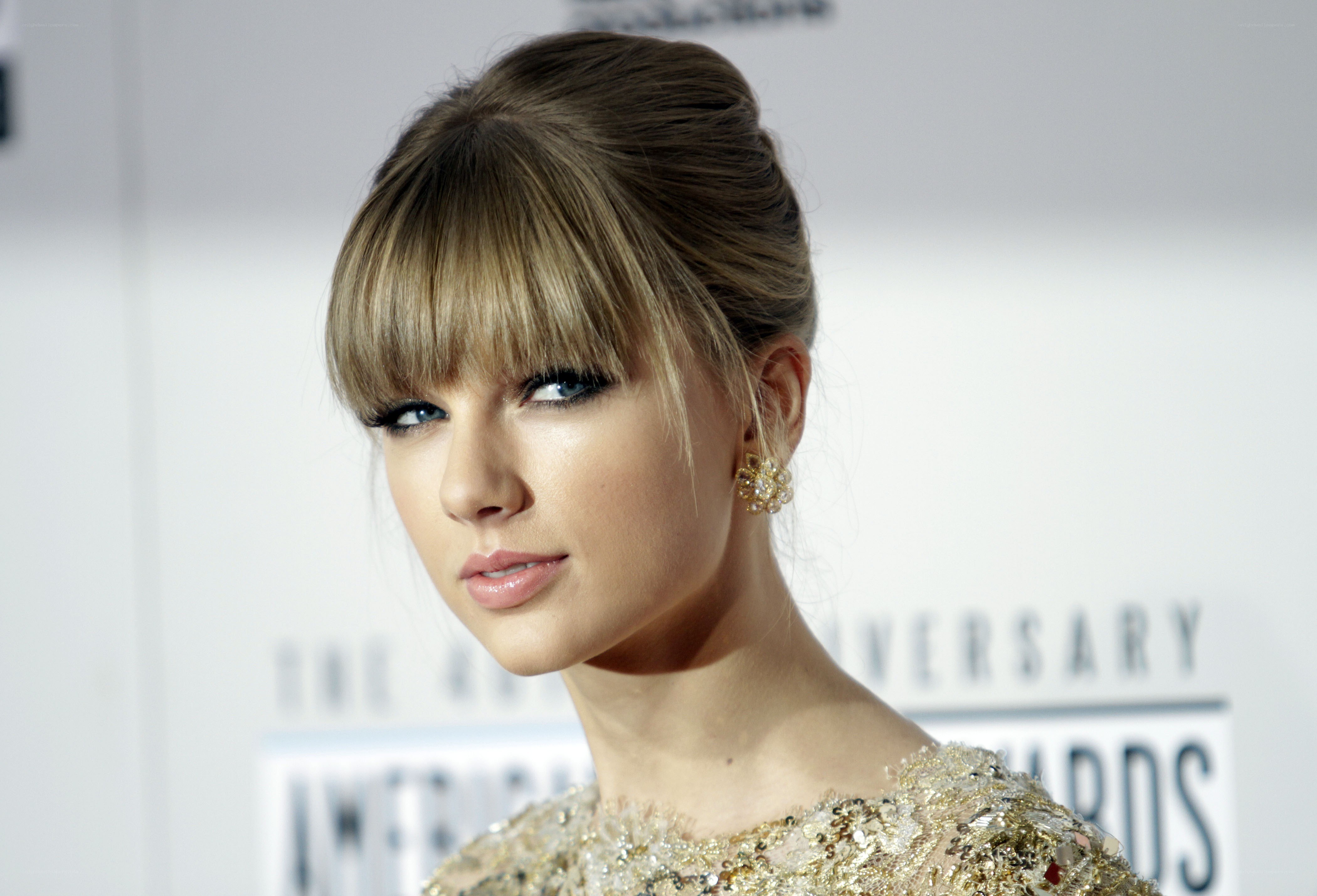Taylor Swift at awards event