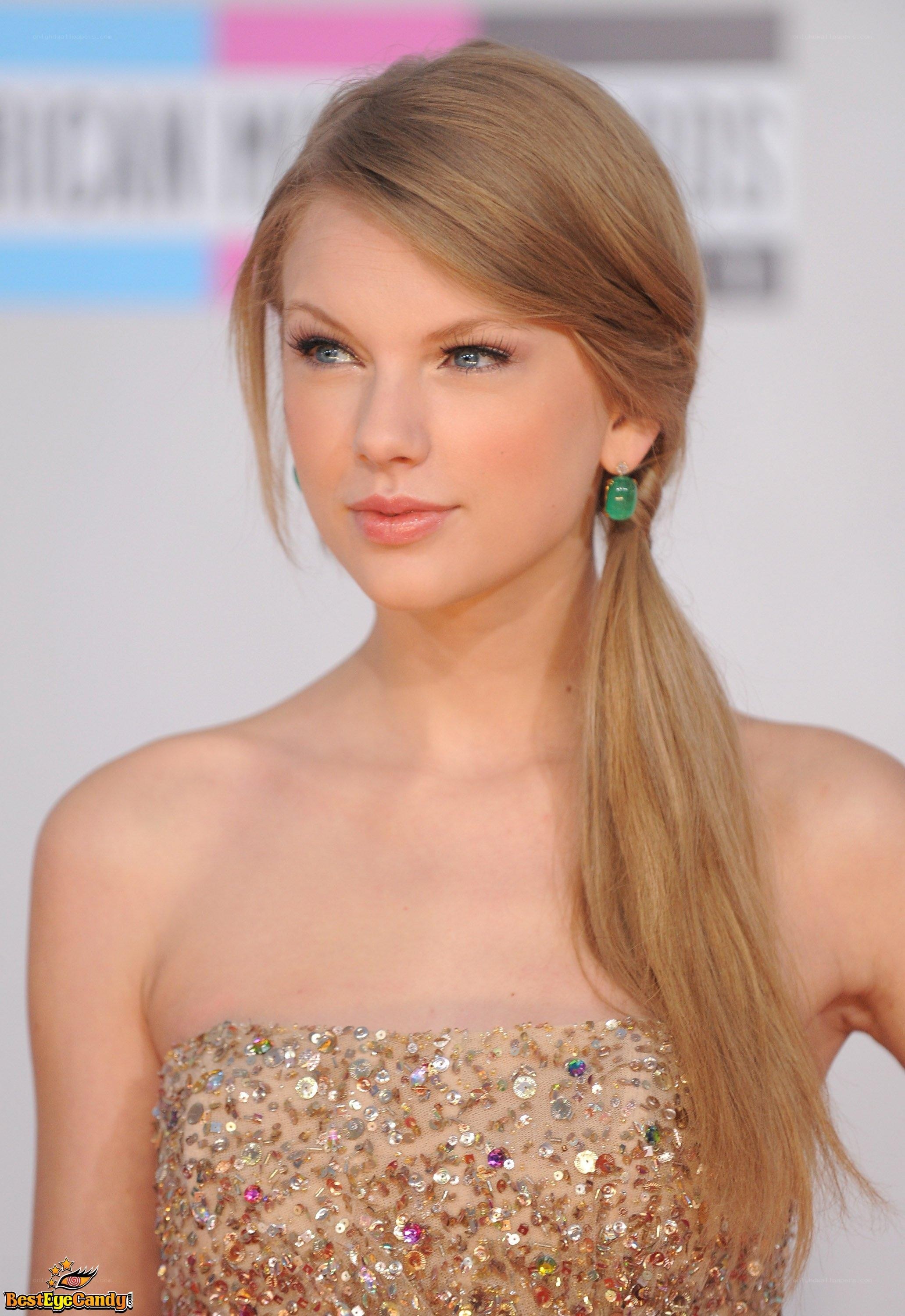Taylor Swift at awards event
