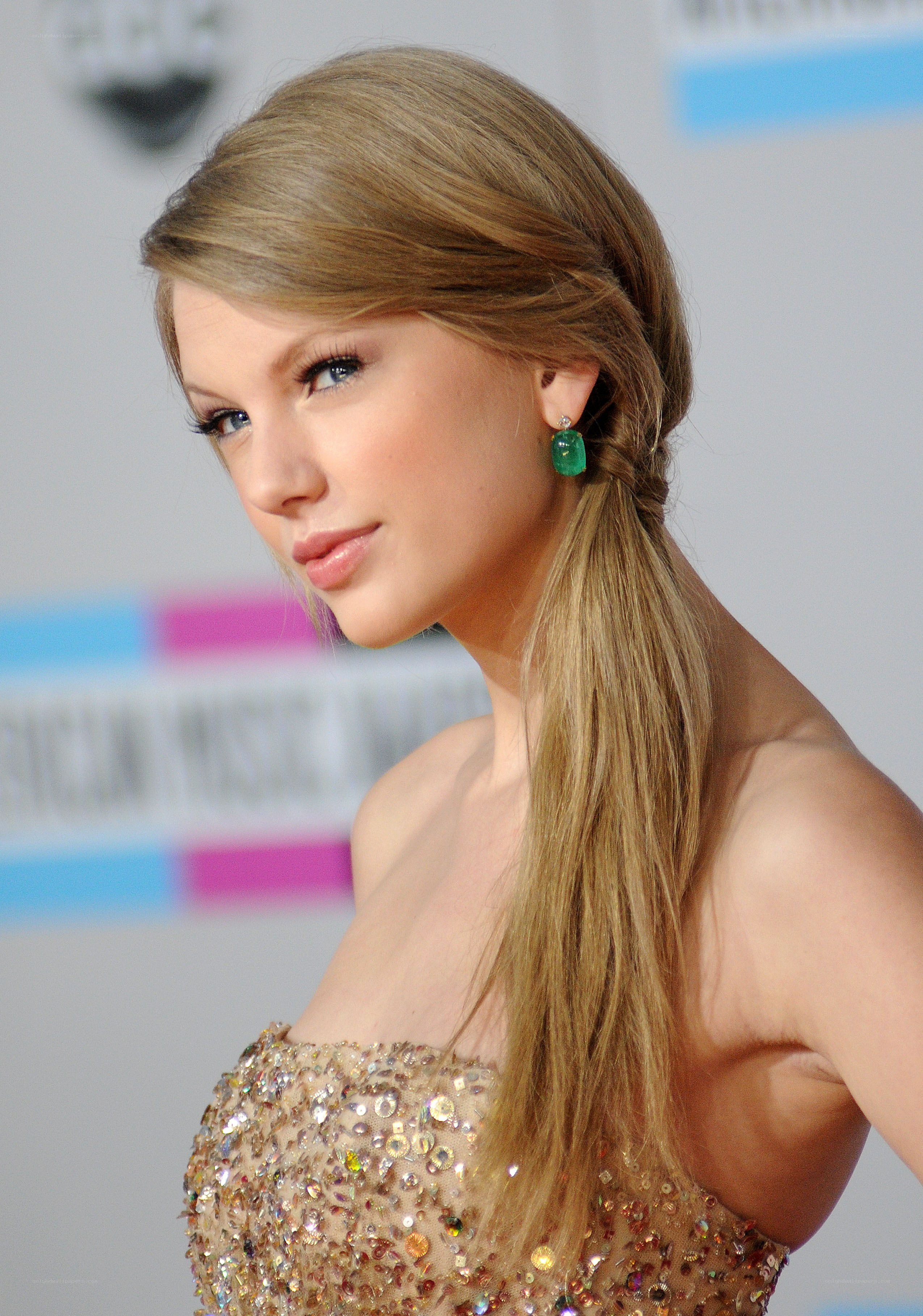 Taylor Swift at awards show